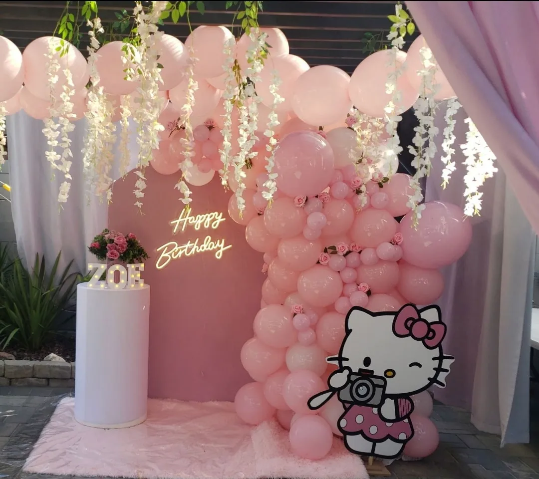 Hello Kitty balloon decoration