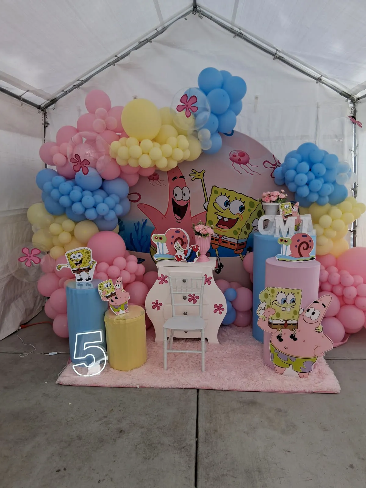 Spongebob balloon decoration